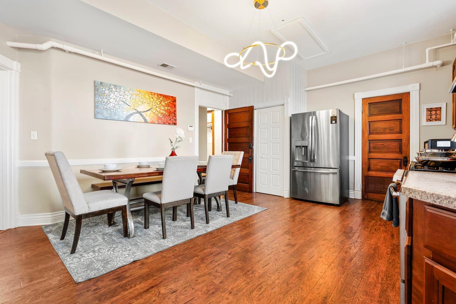 King Sleep8 4bed 3br 2ba Swepson Domestique